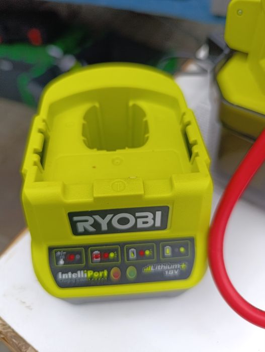 Rozruch do samochodu Ryobi