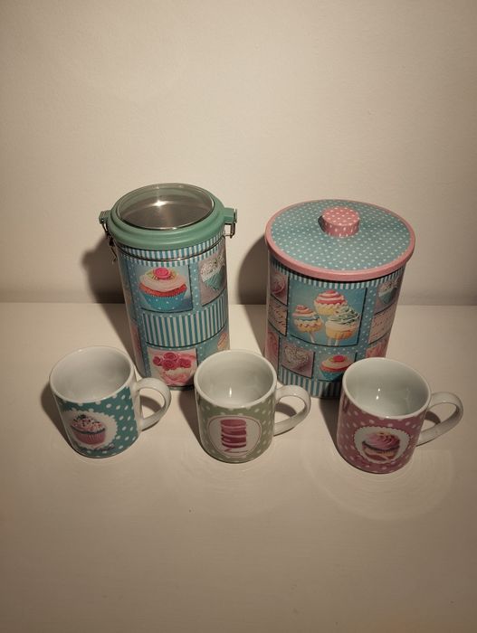 Conjunto de chávenas e caixas cupcakes