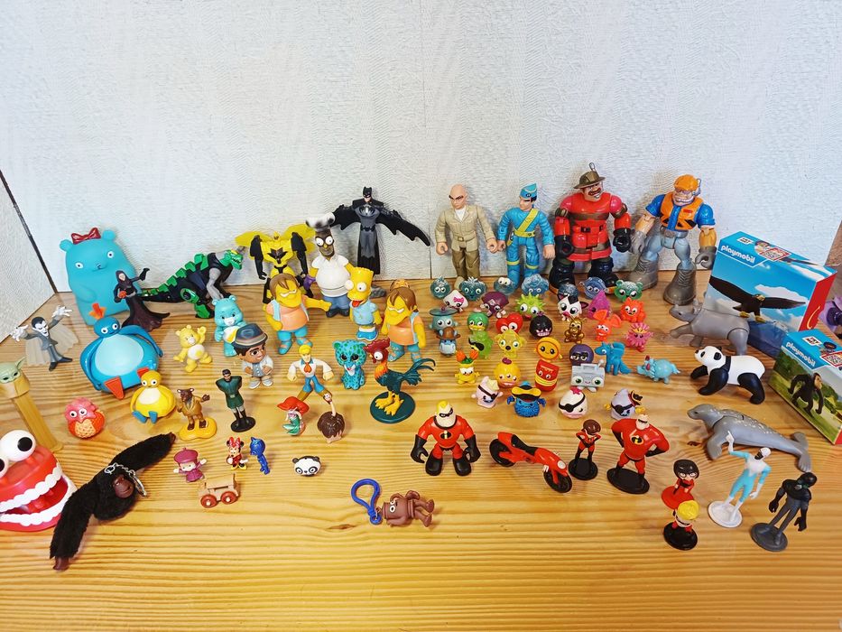 Колекційні фігурки персонажі з Macdonald's Disney Moshi Monsters Playmobil Simpsons