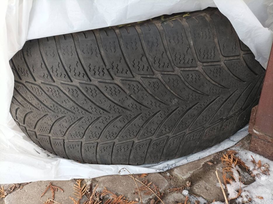 Комплект зимової резини 245/45 R 19