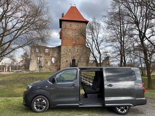 Wynajem NOWEGO  komfortowego 9 osobowego busa VIVARO / ZAFIRA / TRAFIC