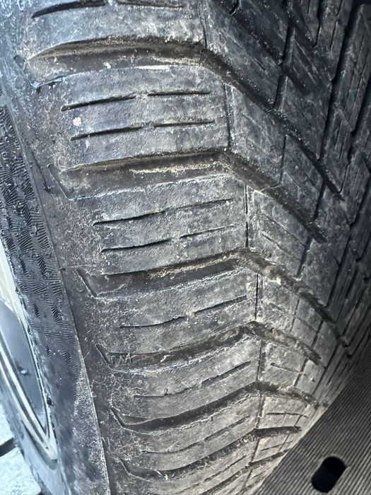 Felgi- opony 17'' Continental stalowe stalowe strukturalne z kołpakami