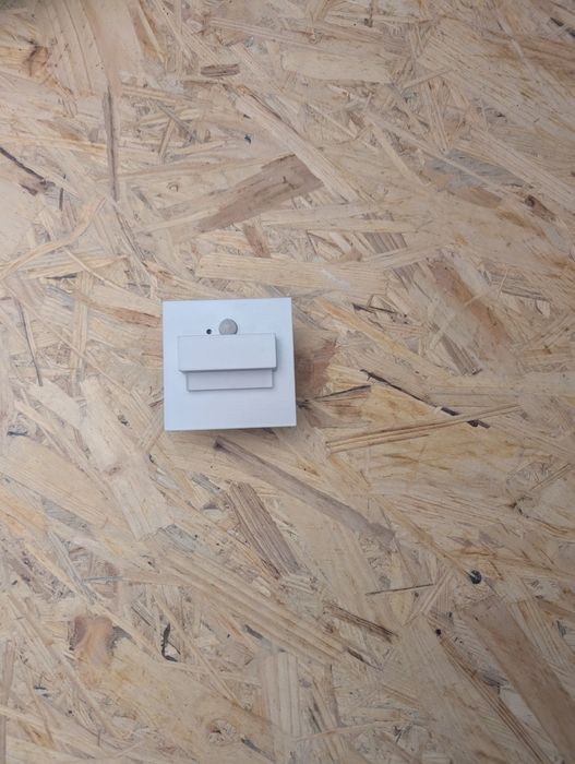 13 x Oprawy schodowe TRACO LED czujnik ruchu, zmierzchu 1,5W  20zl/szt