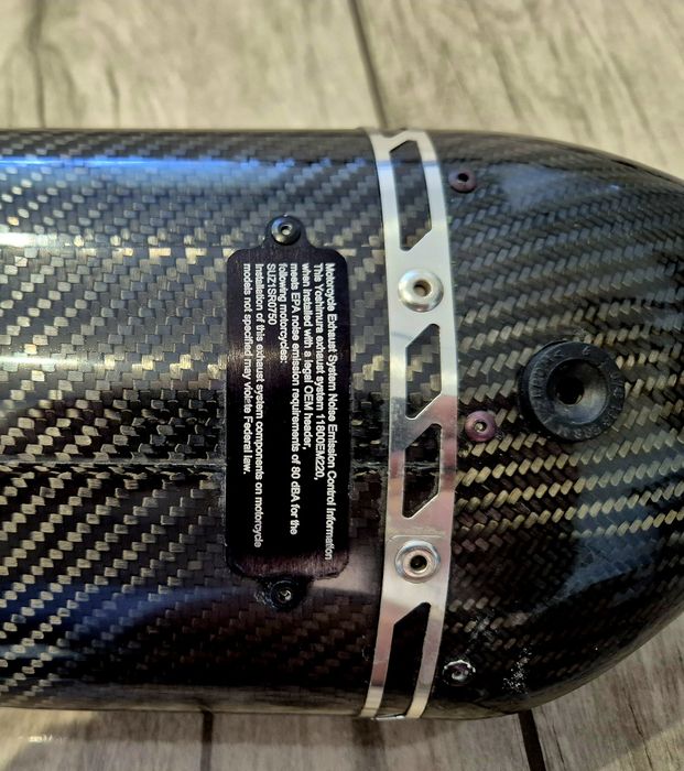 Suzuki gsr 750 Tłumik slip on  Yoshimura R11 Alpha