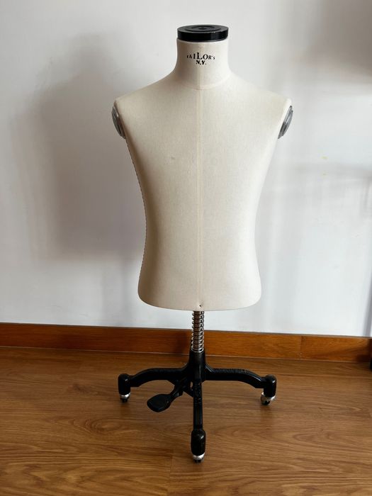 Retail furniture & mannequins Móveis e manequins para varejo