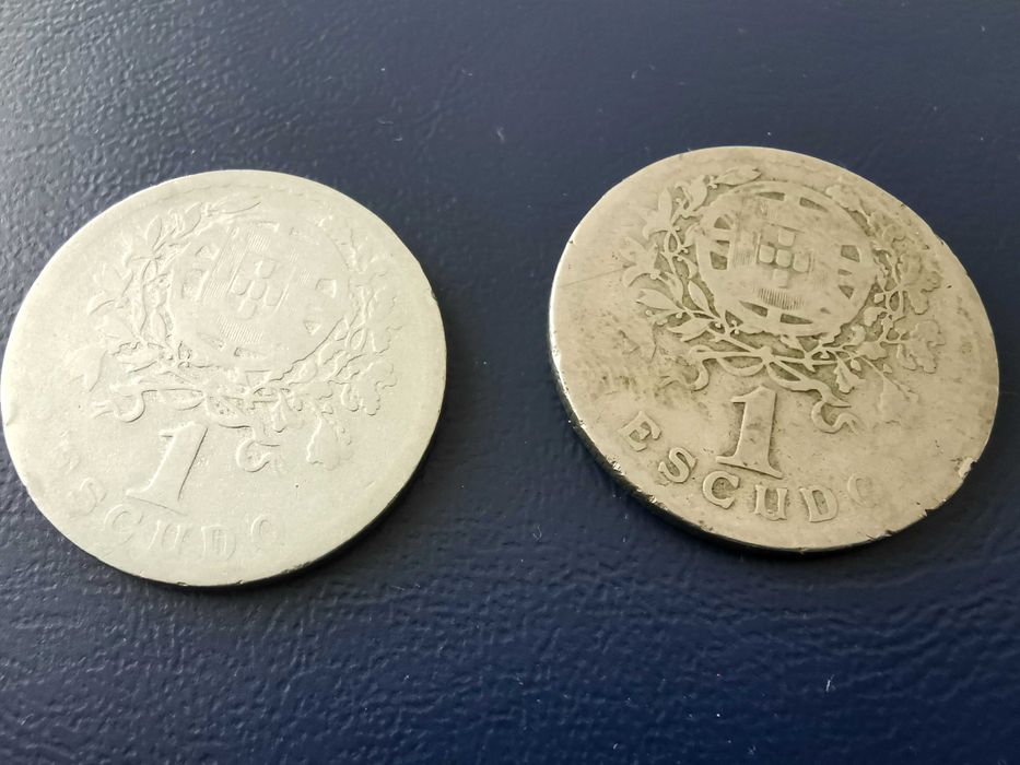 Quatro moedas antigas de 1 escudo (1927, 28, 29 e 30)
