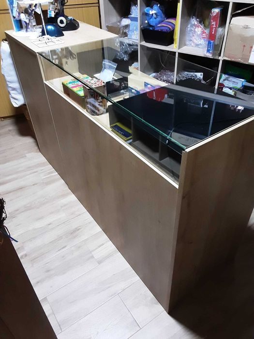 Vendo Balcão de Atendimento com Montra em Vidro e Bloco para PC