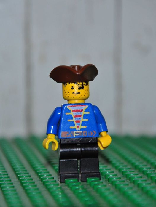 F1913. Figurka LEGO Pirates - pi080 Pirate