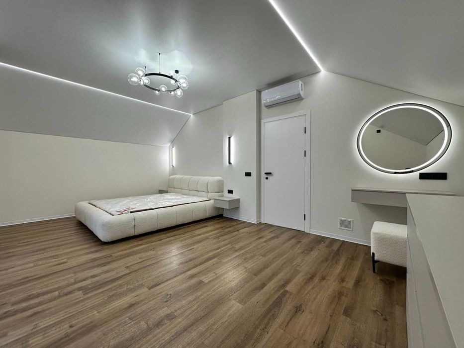 Продається просторий будинок з сучасним ремонтом в Крихівцях.