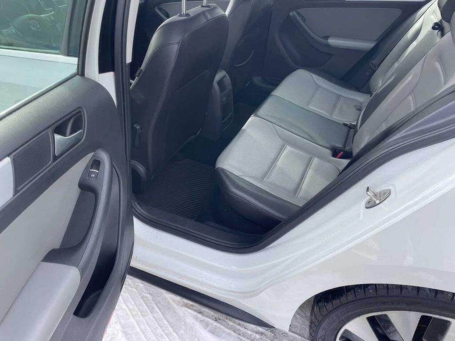 Volkswagen Jetta SEL Premium      2016