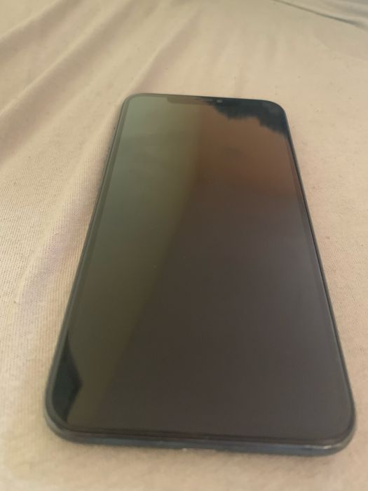 Iphone 11 pro max z pudelkiem uszkodzony