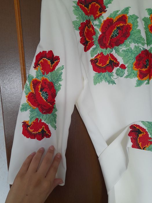 Продам вишите плаття 44-46р