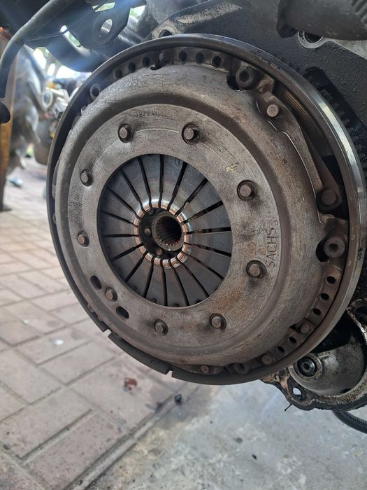Sprzęgło  dwumasowe  tarcza docisk Audi A4 B7 1.9 tdi