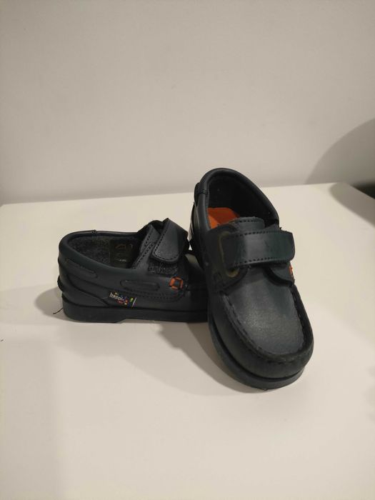 Sapato azul de menino