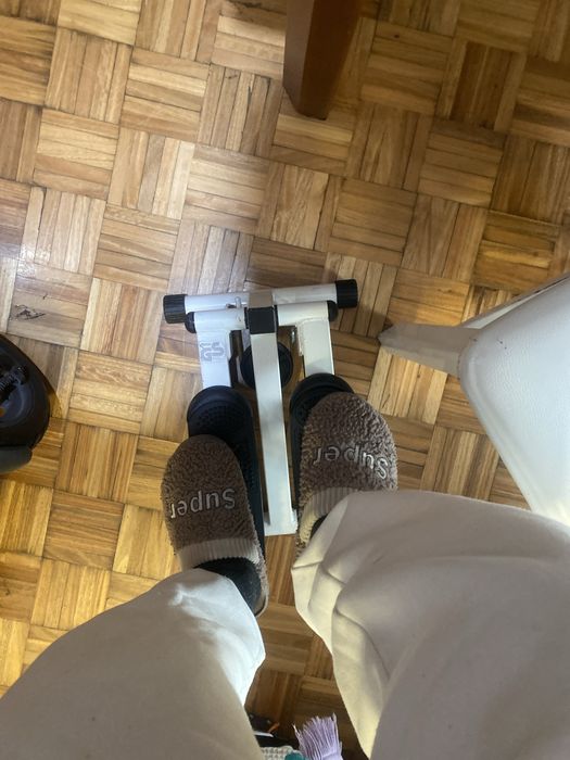 Aparelho para ginásticas nas p.     pernas  ótimo para o dia dia