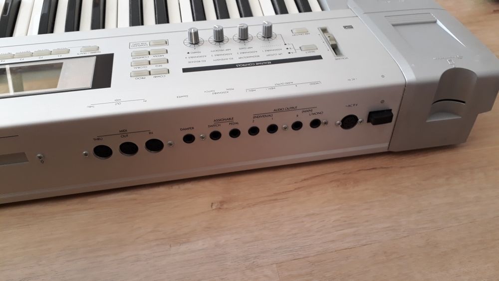 Синтезатор korg triton le 61