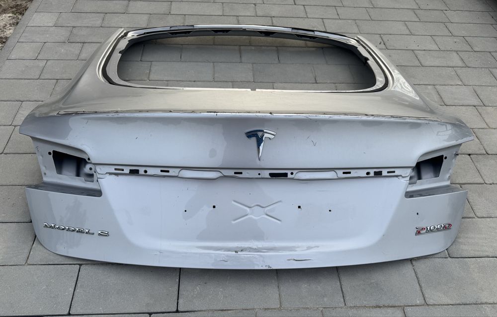 Tesla Model S кришка багажника