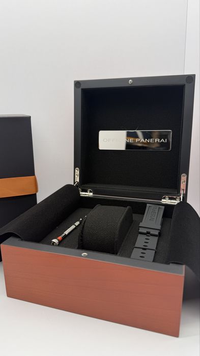 Фірмова коробка під годинник Panerai.Панераі.Нова.