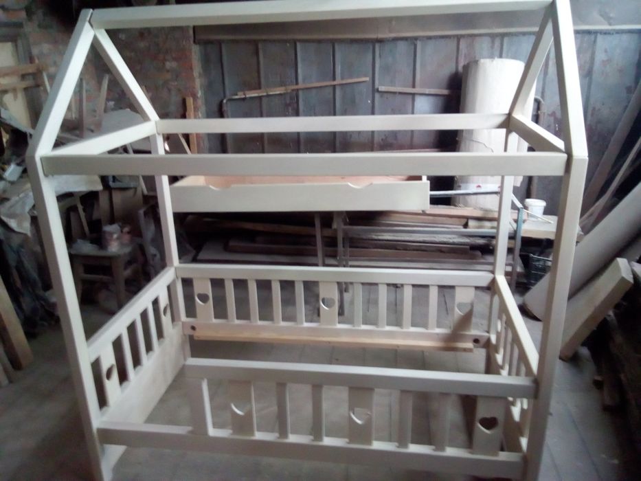 Кровать домик из дерева