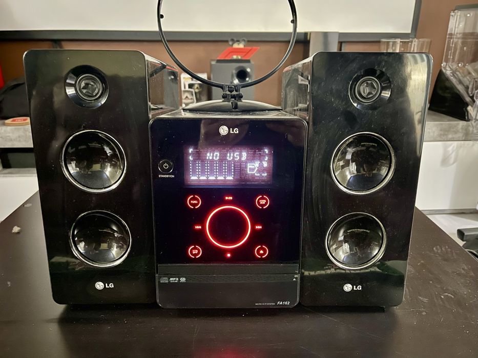 LG Sistema de Som Hi-Fi FA162