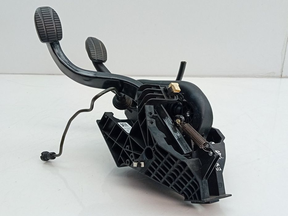 Pedal do travão BMW 1 (F40)