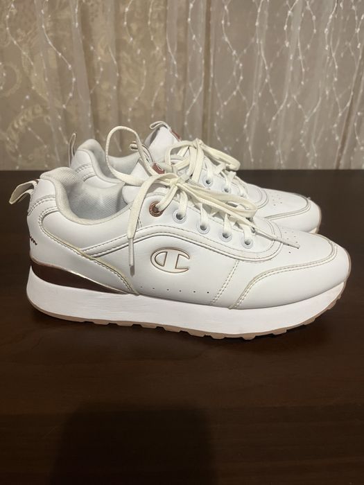 Жіночі кросівки Champion