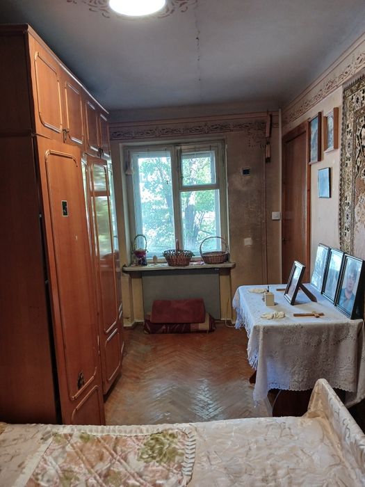 Продаж 2 кім.квартри центр 3 повех  інд.опалення,цегла