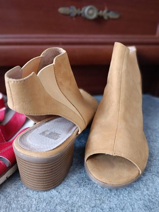 Продам босоножки женские 40 размер