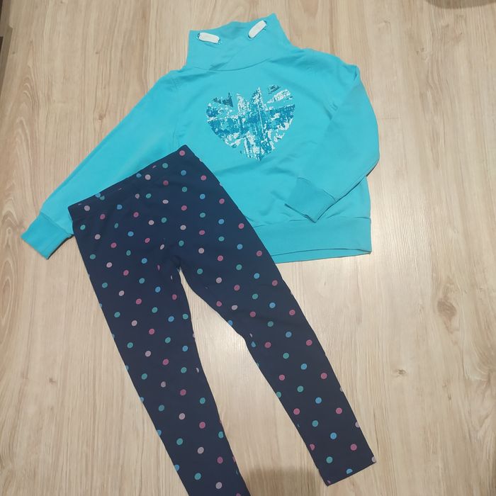 232->zestaw błękitna bluza kołnierz legginsy w kropy 5.10.15 r116 5-6Y