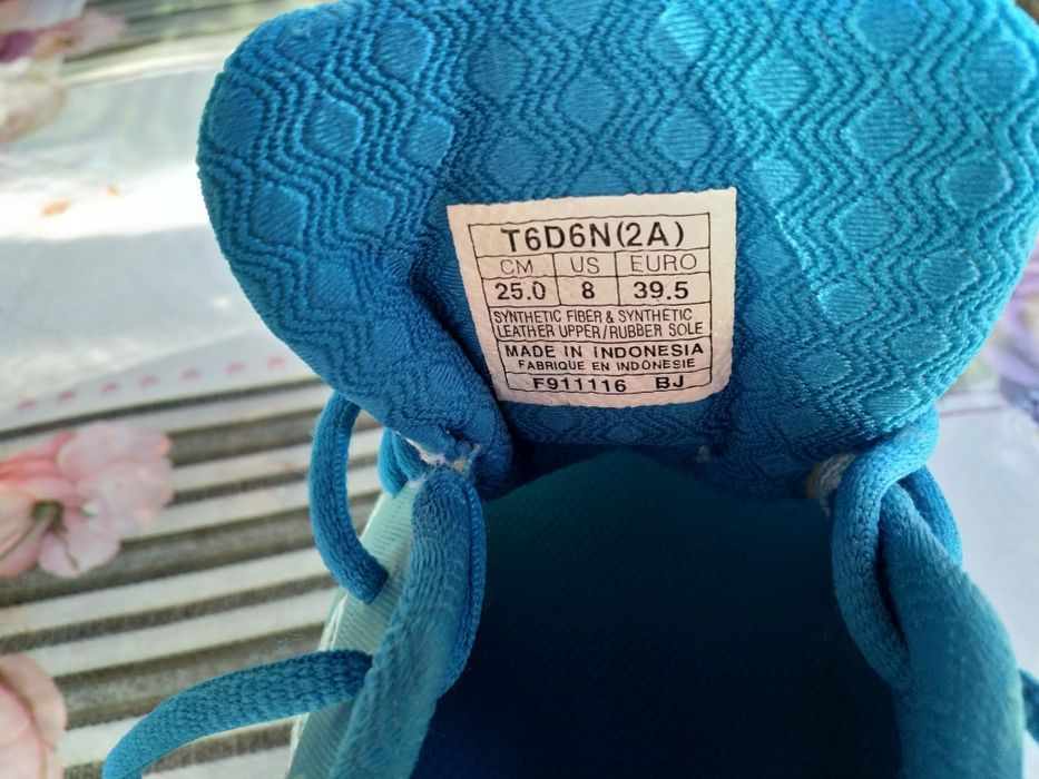 Продам кросівки ASICS 38 розмір