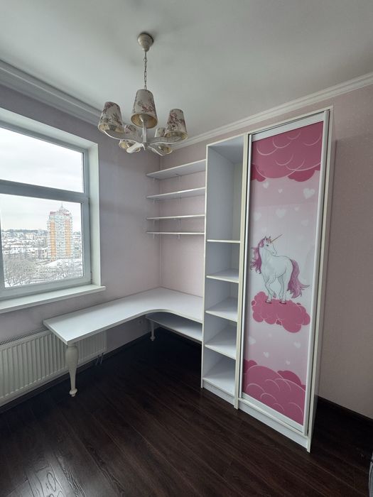 ТЕРМІНОВО! Дитячий стіл + шкаф + полички