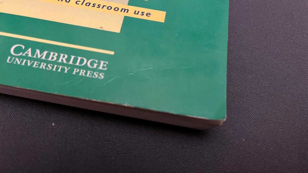 Książka “English phrasal verbs in use intermediate”