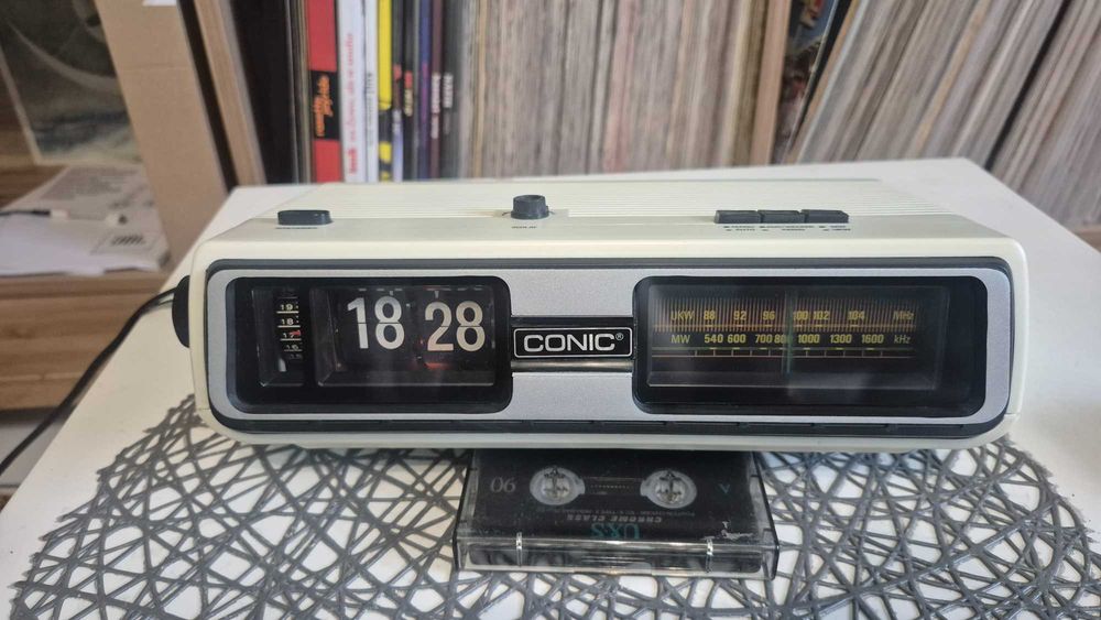 Zegar klapkowy radio budzik CONIC