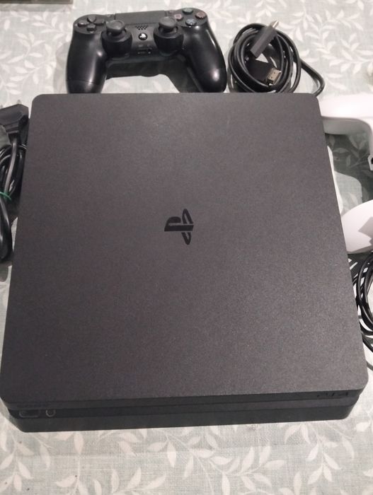 PlayStation 4 com comandos
