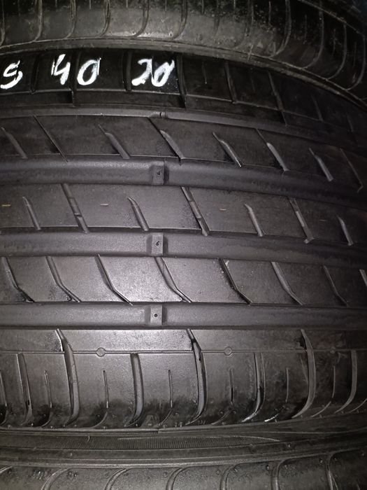 Pneus  245/40/20