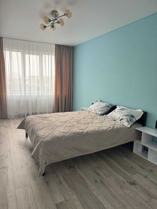 Стильна нова квартира на Митниці