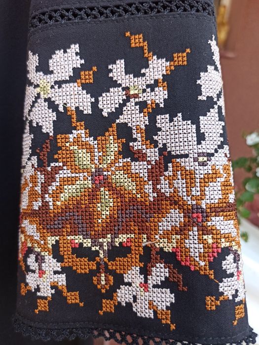 Вишиті сукні. Бісер, муліне нитки.