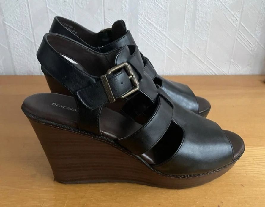 Koturny czarne sandały deichmann 38