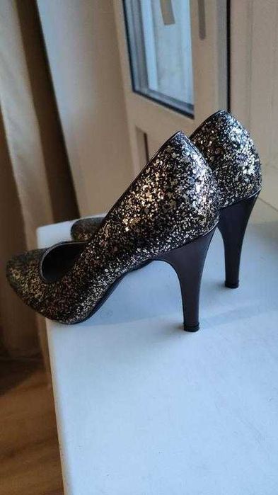 Сяючі туфлі 36 розмір