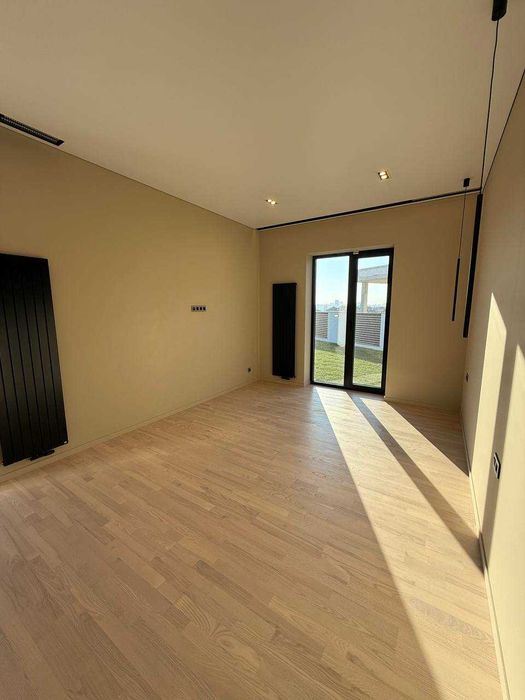 Новый 1-но этажный дом в Совиньоне, участок 10,66 соток, 185 кв.м.