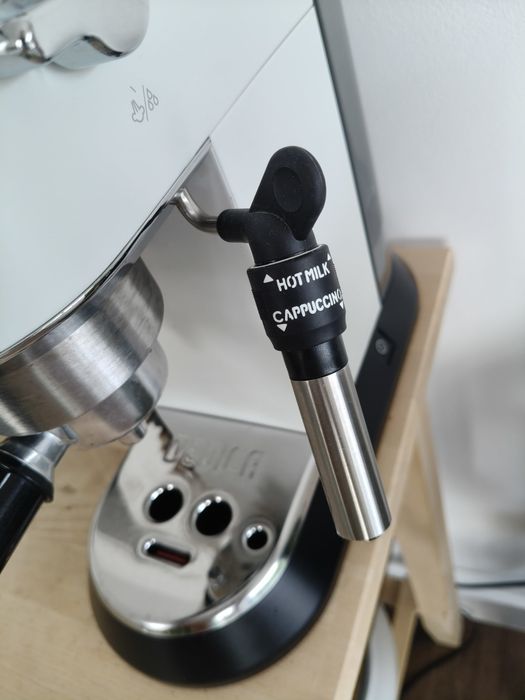 Máquina café Delonghi Dedica quase nova