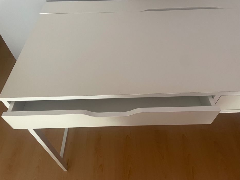 Secretária do IKEA