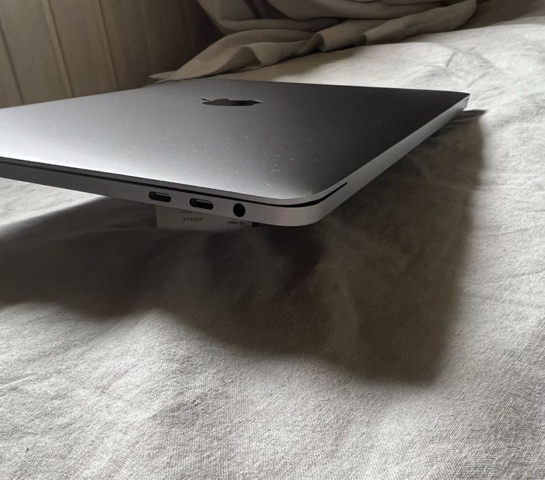 Apple MacBook Pro 13 2019 заблокирован MDM, iCloud чистый