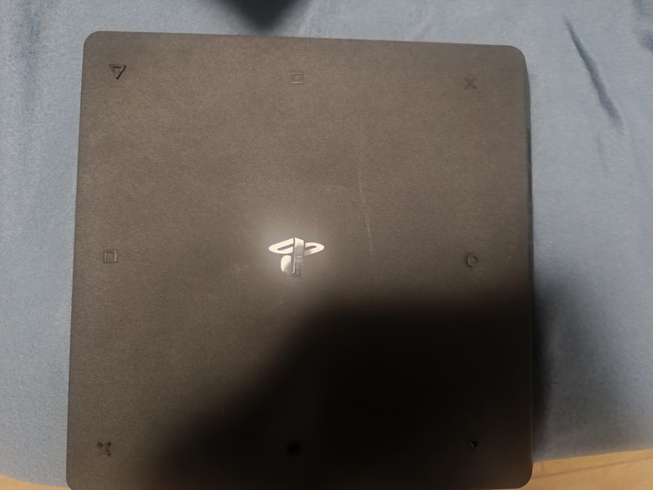 PS4 Slim 1TB – A funcionar bem (Leitor de discos avariado)  Bom estado