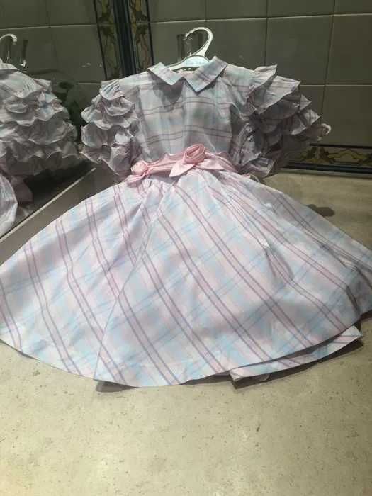 Encantador vestido de  criança