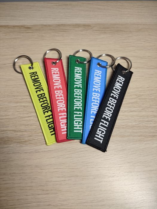 Breloczki do kluczy REMOVE BEFORE FLIGHT