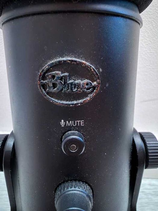 Microfone USB Blue Yeti Blackout + Filtro de Espuma (Podcasts / Streaming)