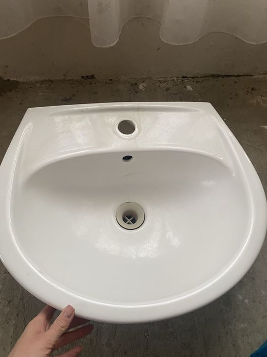 Умивальник з ніжкою