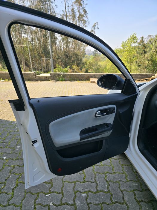 Seat Ibiza, em otimas condocoes e com todos os documentos em dia