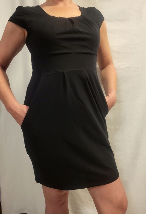 Sukienka czarna do kolan